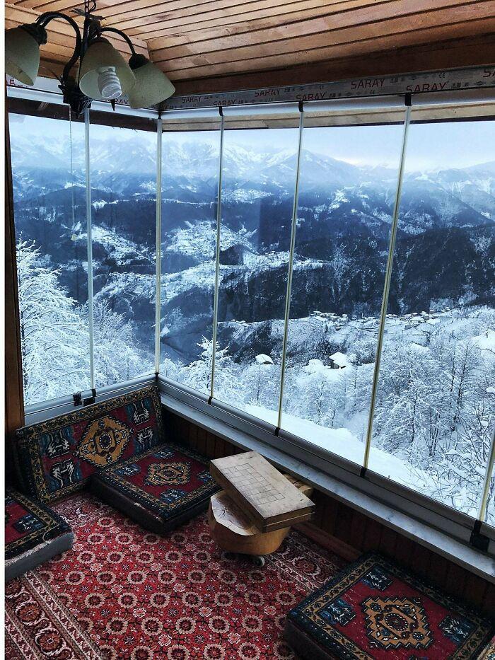 кімната з видом на гори