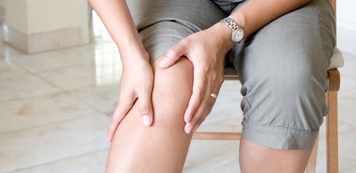 Біль у колінах: що робити і як лікувати