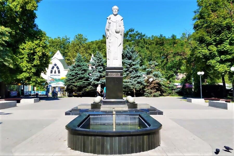 Скульптура Святого Миколая Чудотворця